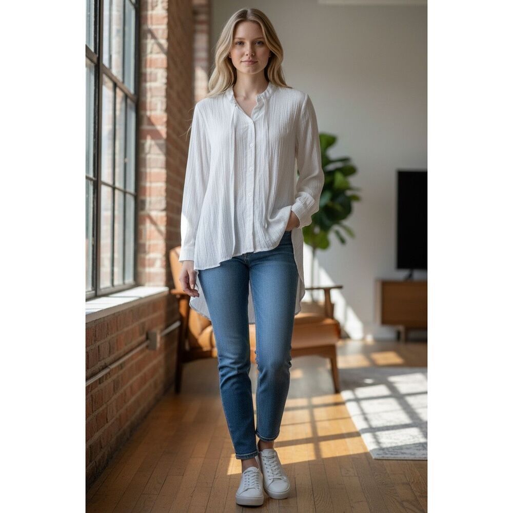 Old navy size M white top with cut work detailing and eyelet embroidery